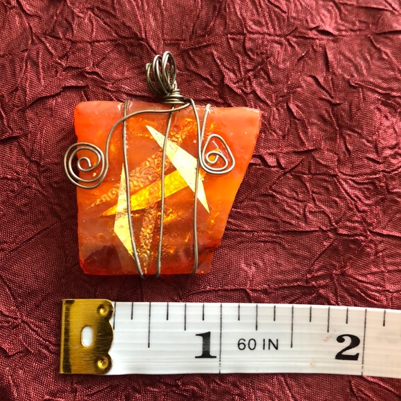 Bundle of hand polished glass art & wire pendants. - Picture 7 of 13